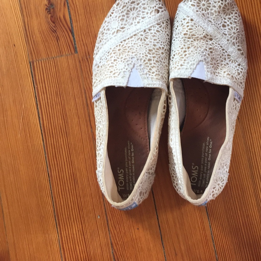 White lace TOMS